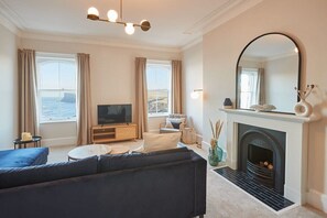 Huntcliff View Apartment, Saltburn-by-the-Sea - Host & Stay