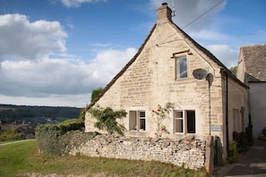 Traditional Cotswold Stone Cottage built 1750