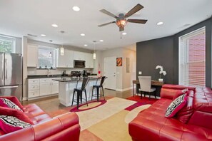 Lounge/Kitchen area