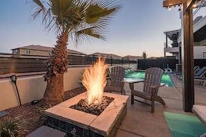 Private poolside fire pit area to enjoy evenings