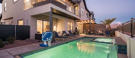 Gorgeous private pool and hot tub with fire pit and balcony