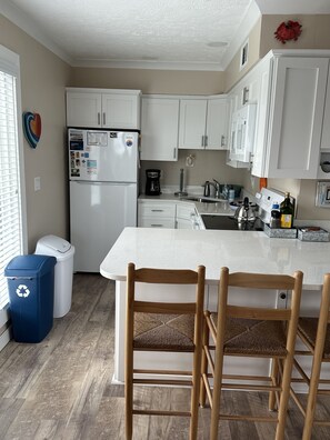 Fantastic & very well stocked kitchen