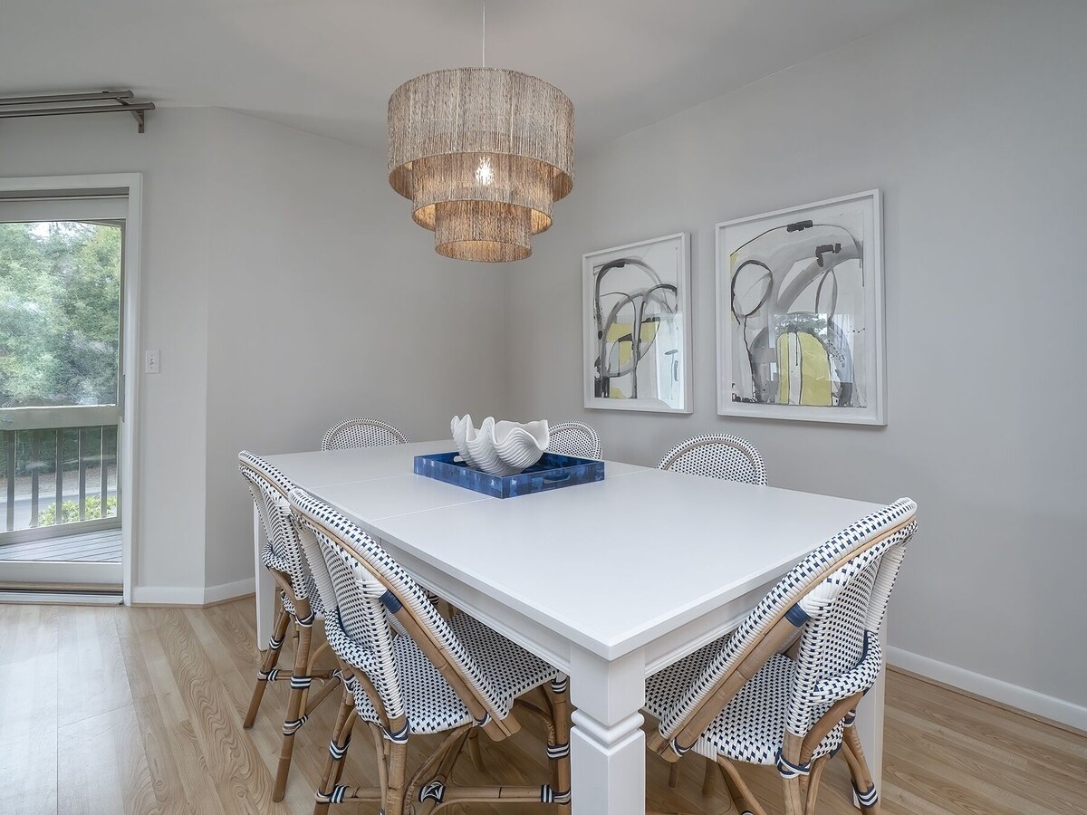 Updated, 3BR End Unit Spinnaker w/ Beach Boardwalk Access Across Street!