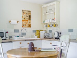 Open plan living space | Beekeeper’s Cabin, Booton, Reepham
