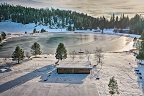 Leland Meadows Amenities | 9-Acre Lake (Closed Until Spring 2024)