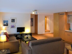 Lighting, Room, Interior Design, Property, Wall, Lamp, Floor, Ceiling, Living Room, Interior Design