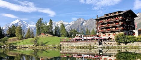 L'Eau, Nuage, Ciel, Plante, Propriété, Montagne, Bâtiment, La Nature, Arbre, Paysage Naturel