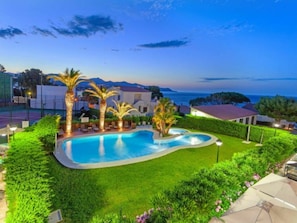 Plante, Ciel, Nuage, L'Eau, Propriété, Piscine, Station Balnéaire, Bleu Azur, La Nature, Arbre