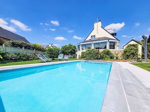 L'Eau, Ciel, Nuage, Plante, Propriété, Bâtiment, Piscine, Bleu Azur, Arbre, Maison