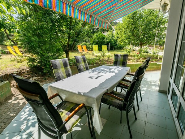 Plante, Table, Meubles, Propriété, Chaise, La Nature, Ombre, Tableau De Plein Air, Arbre, Mobilier De Jardin