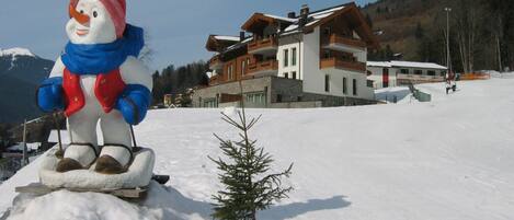 Außenseite Ferienhaus [Winter]