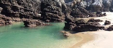 Playa de Sonabia, sólo 12 minutos a pie.
Sonabia Beach, only 12 minutes walk