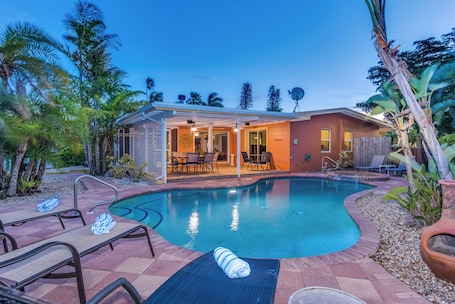 Heated Pool and hot tub. Covered Patio
