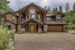 4 bedroom, 3.5 bath custom Tamarack Resort estate home