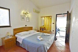 The bedroom with double bed (160x200), two bedside tables with night lamps, air conditioner.