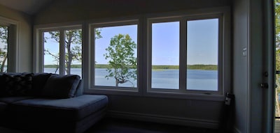 Beautiful Lakefront Home with 5 Bed/3 Baths, WiFi,  tons of amenities!