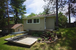 Woodview Cottage Outside