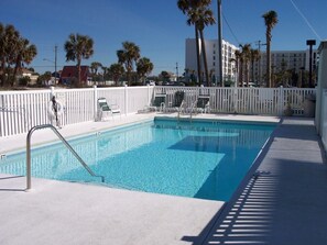 Pool - Relaxing pool side view