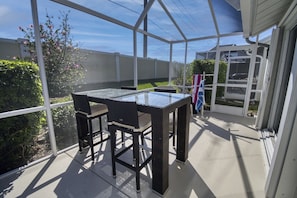 South facing lanai in peaceful paradise 