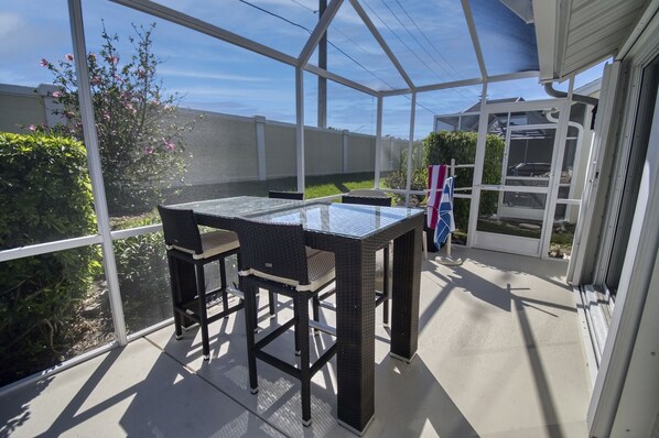 South facing lanai in peaceful paradise 