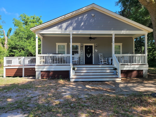 Beautiful large front porch w/lots of seating for the entire family
