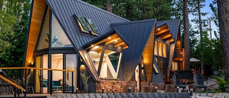 Loro's Lookout is a modern A-Frame located directly on Big Bear Lake.
