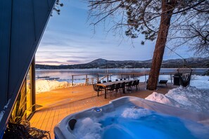 Your Own Private Jacuzzi with Amazing Lake + Mountain Views - Great Sunsets!