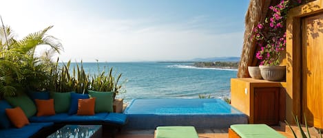 Private rooftop deck overlooking the bay and surf break.