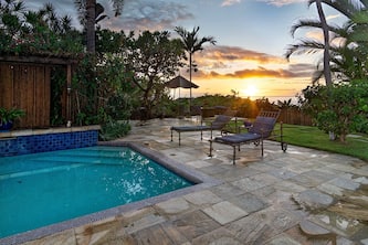 Beautiful, Updated & Lush Settings 🐠 House with Privacy, Pool & Nearby beaches🐢 Kololia Living