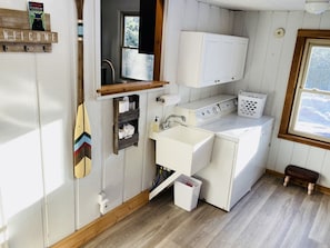 Main Floor Mudroom/Laundry