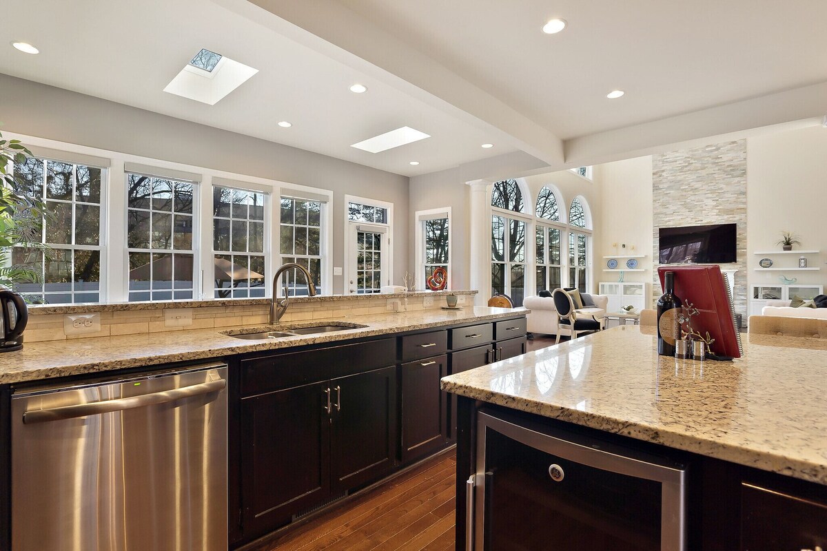 Luxury single family home at the heart of Tyson’s Corner! Minutes from DC!