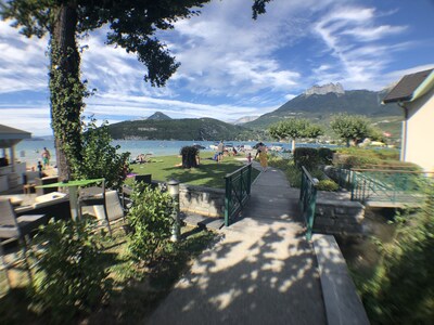 Logement avec terrasse SUR LAC, dans résidence avec PLAGE et ponton PRIVEE