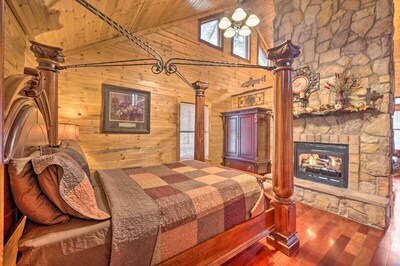 Honeymoon cabin w/hot tub & fireplace 
