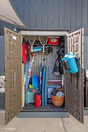 Beach/park equipment shed