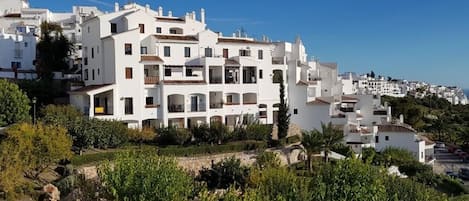 View of the apartment and the botanical gardens