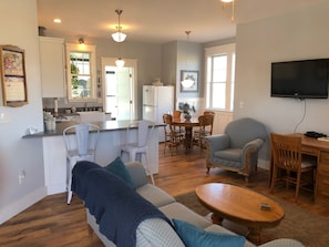 Kitchen & Dining areas from the Livingroom entrance.