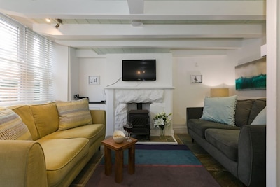 Breaking Waves, Downalong, St Ives - Sleeps Six – Pet Friendly