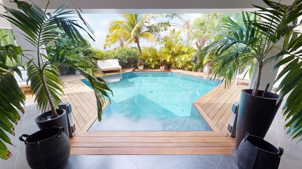 Villa 2 chambres - piscine - verdure 