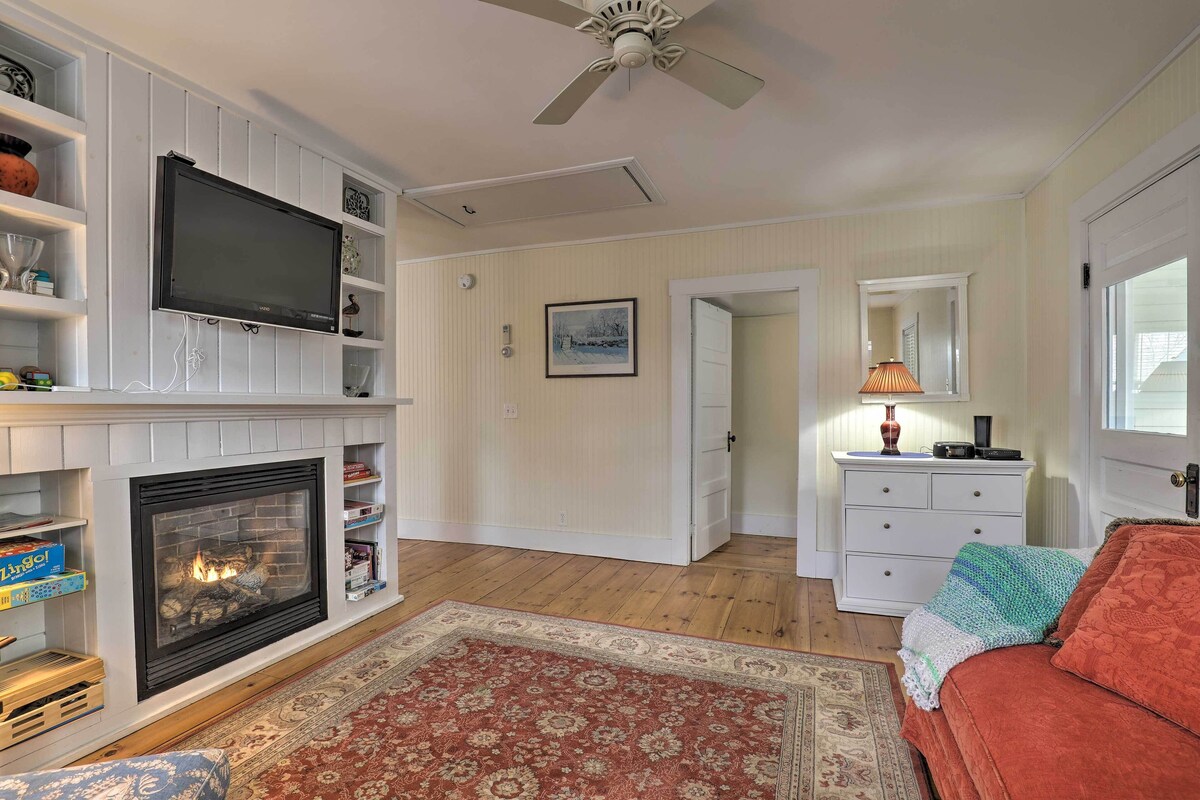 Kennebunk Cottage w/ Yard < 1 Mi to Beach!