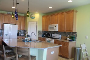 Eat in kitchen