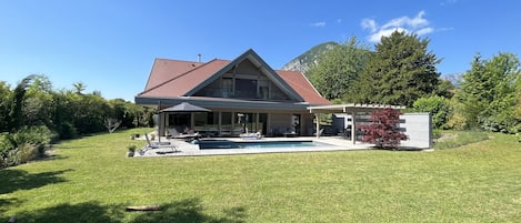 Vue du jardin sur la maison 