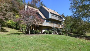 Canoe River sits up on a hill with beautiful river views