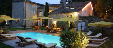 La Campagne St Lazare ,Maison d'hôtes de charme au naturel dans le Luberon