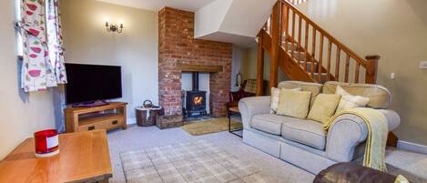 Living Room with log burner, Owl's End, Bolthole Retreats