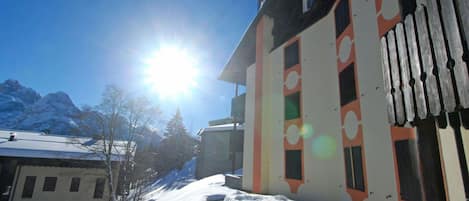 Invierno, Congelación, Edificio, Pendiente, Casa, Nieve, Luz De Sol, Casa, Techo, Cordillera