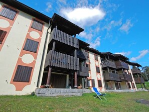 Edificio, Fachada, Bienes Raíces, El Terreno Del Lote, Casa, Mueble Para Exteriores, Casa, Césped, Puerta, Yarda