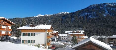 Inverno, Geografia Montane, Catena Montuosa, Proprietà, Pendenza, Casa, Cittadina, Casa, Tetto, Congelamento