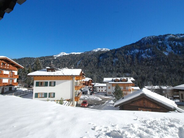 Winter, Mountainous Landforms, Mountain Range, Property, Slope, House, Town, Home, Roof, Freezing