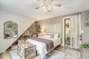 Bedroom | Queen Bed | Free WiFi | Central Air Conditioning & Heating