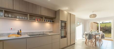 Inca's Rest, Sedgeford: Spacious kitchen leading into the dining room